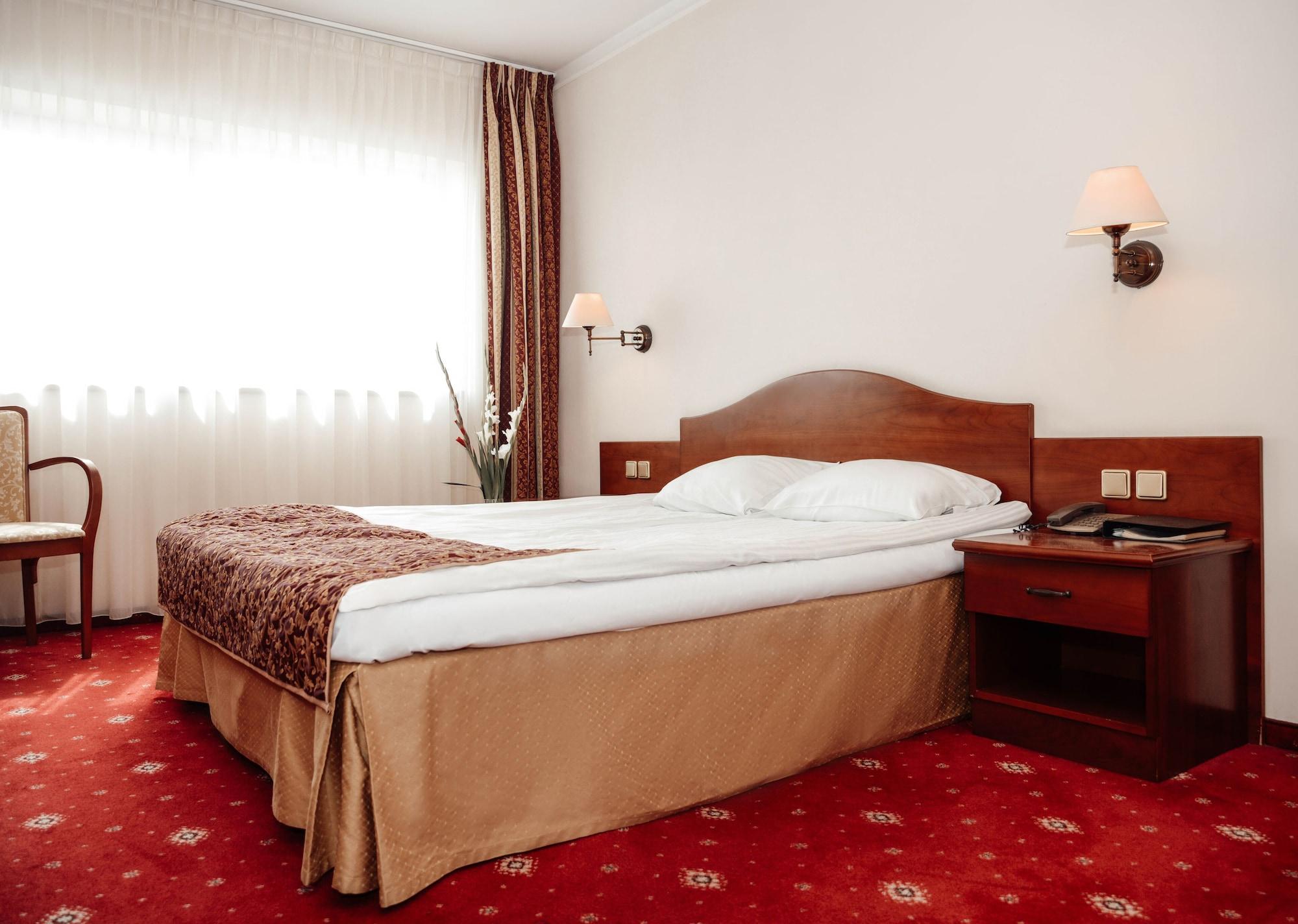 Sympozjum & 4*