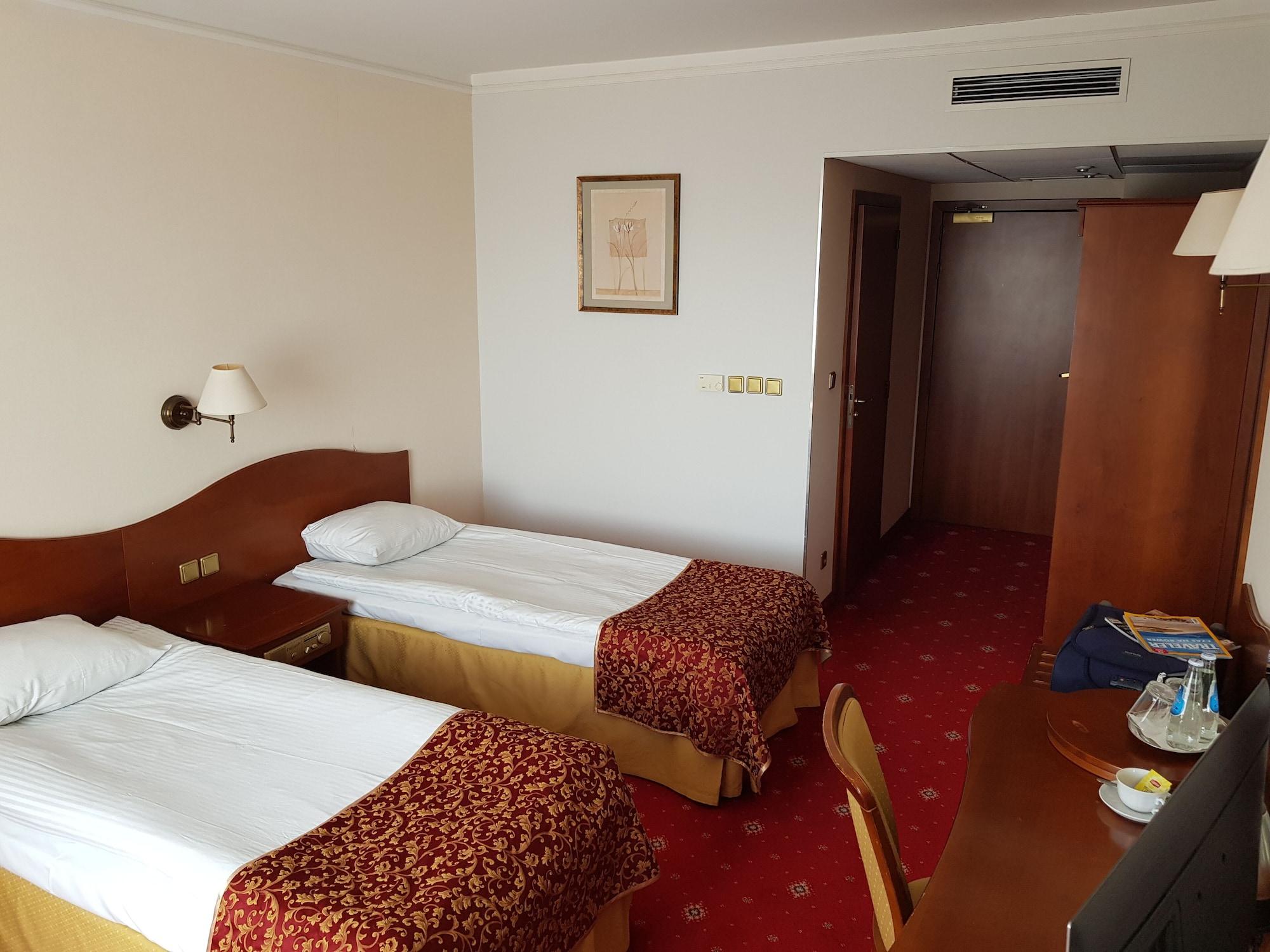 Hotel Sympozjum & 4*