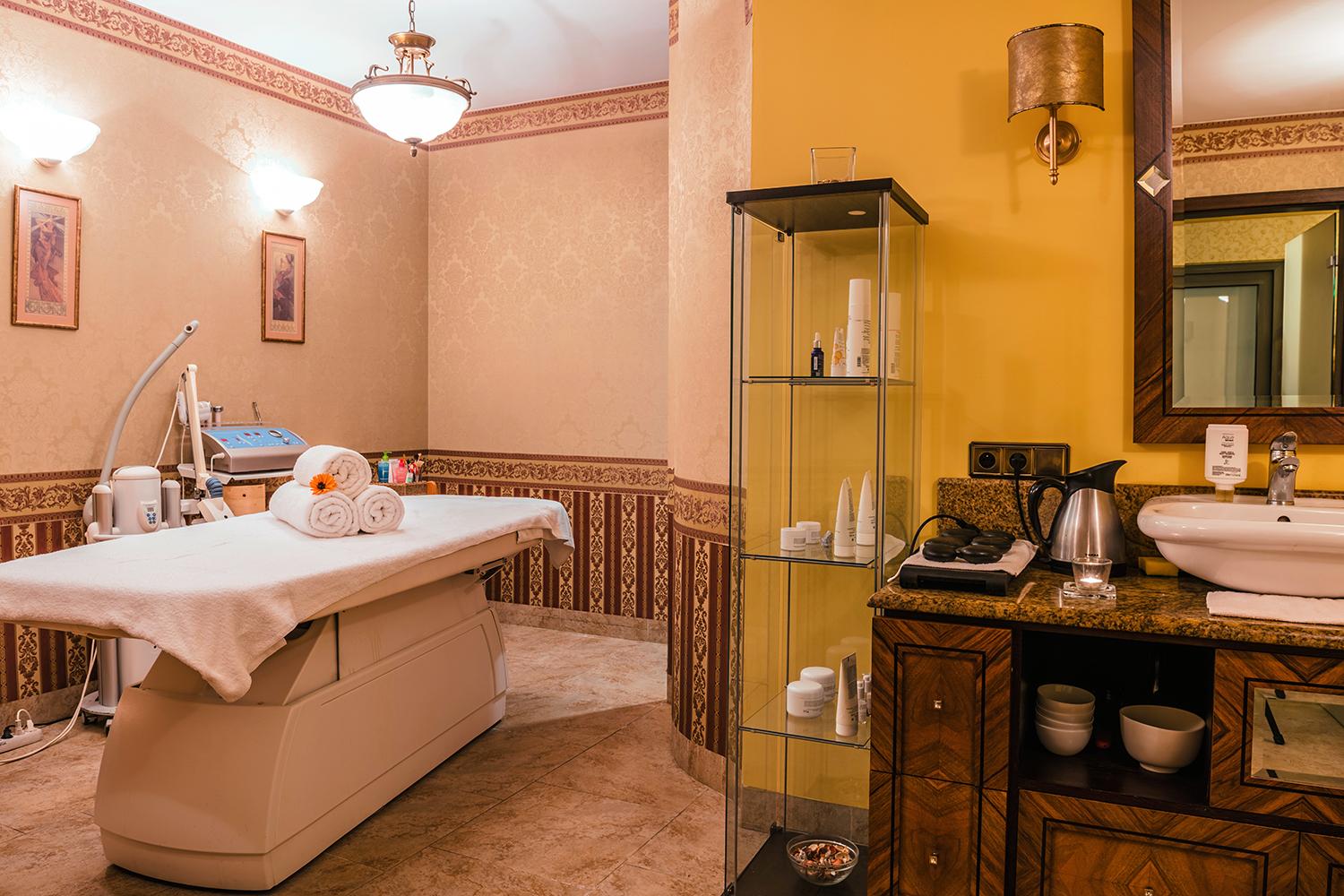 Sympozjum & 4*